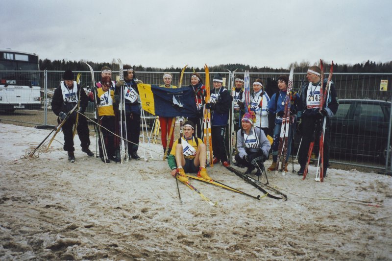 Firnikad Tartu maratonil 2002 seongus.jpg