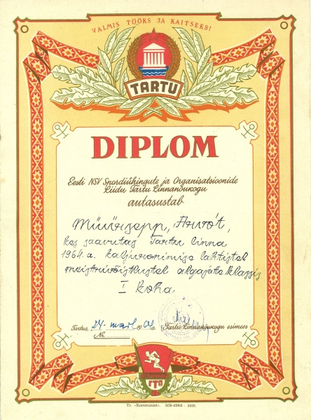 Fail:1964 Tartumv kaljuronimises.jpg